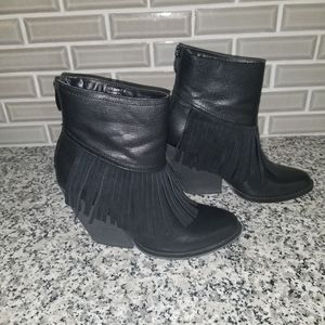 Women's leather bootie